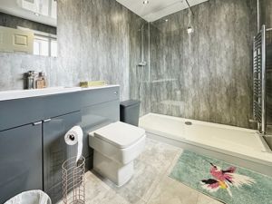 Ensuite- click for photo gallery